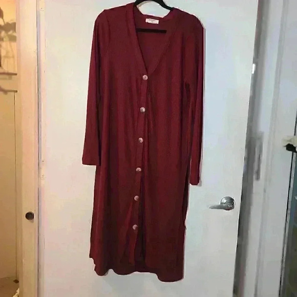 Zenana Outfitters Sweaters - Zenana Extra Long Cardigan Bodycon Dress Burgundy Buttons Sz XL EUC